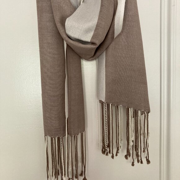 Banana Republic taupe ivory fringed scarf - Picture 6 of 15